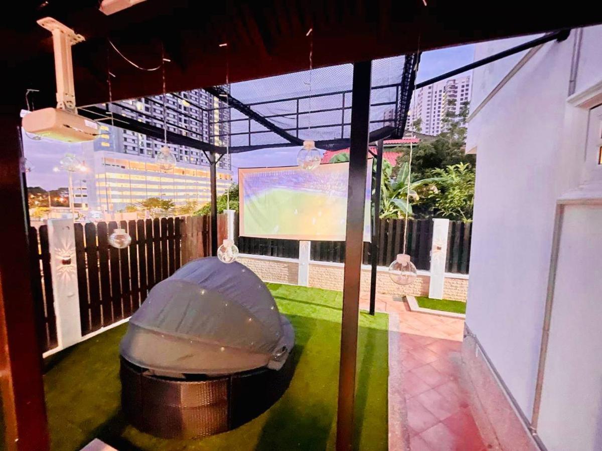 Trendy Family Getaway By Stayco - Mini-Pool, Outdoor Cinema, Air Loft, Ps4, Ktv - Just 2 Mins To Beach! Batu Feringgi Exteriör bild